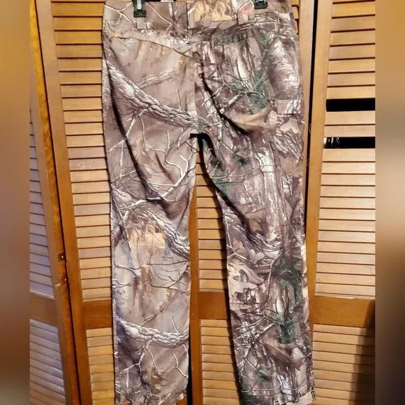 Under Armour Women's Realtree camouflage hunting pants size 8 - Picture 9 of 12